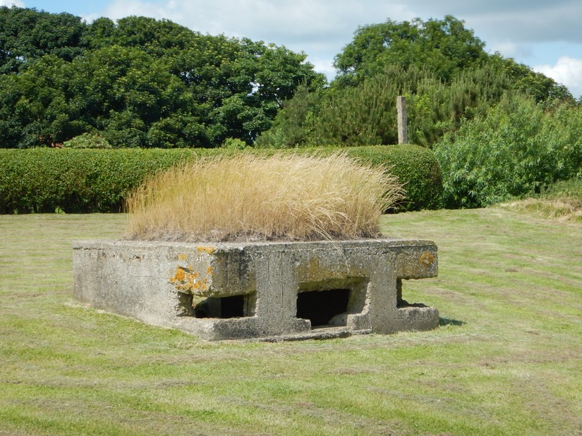 A First World War pillbox on the east coast of Yorkshire at Bridlington, reused in the Second World War to house a machine gun