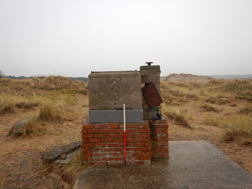 Although heavily eroded the remains of the bunkers entrance chamber and the external mounts for monitoring equipment can clearly be seen (above) as can remnants of the concrete blast wall (below)