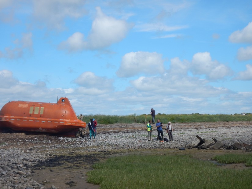 Recording vessels on Roa causeway
