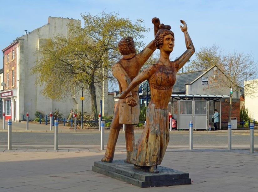 Byron and Annabella sculpture, Seaham shopping centre