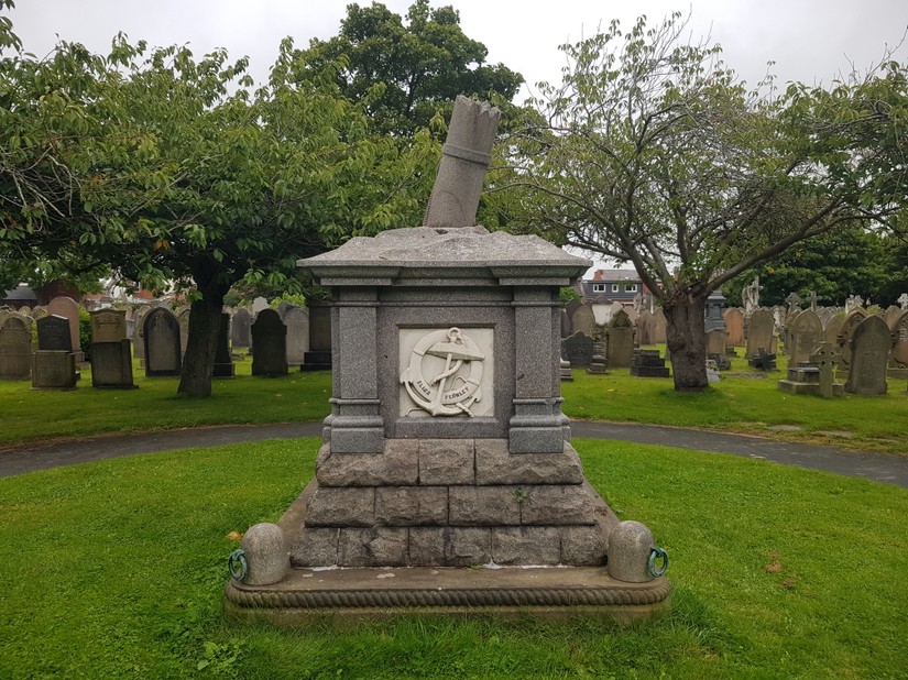 The memorial to the crew of the Eliza Fernley at Southport Cemetery