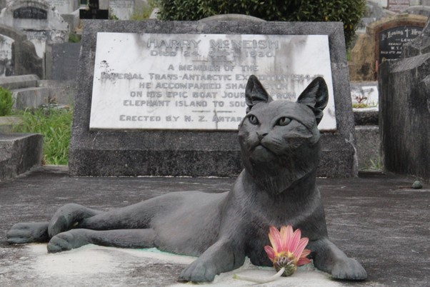 Mrs Chippy monument, added to Harry McNeish's grave