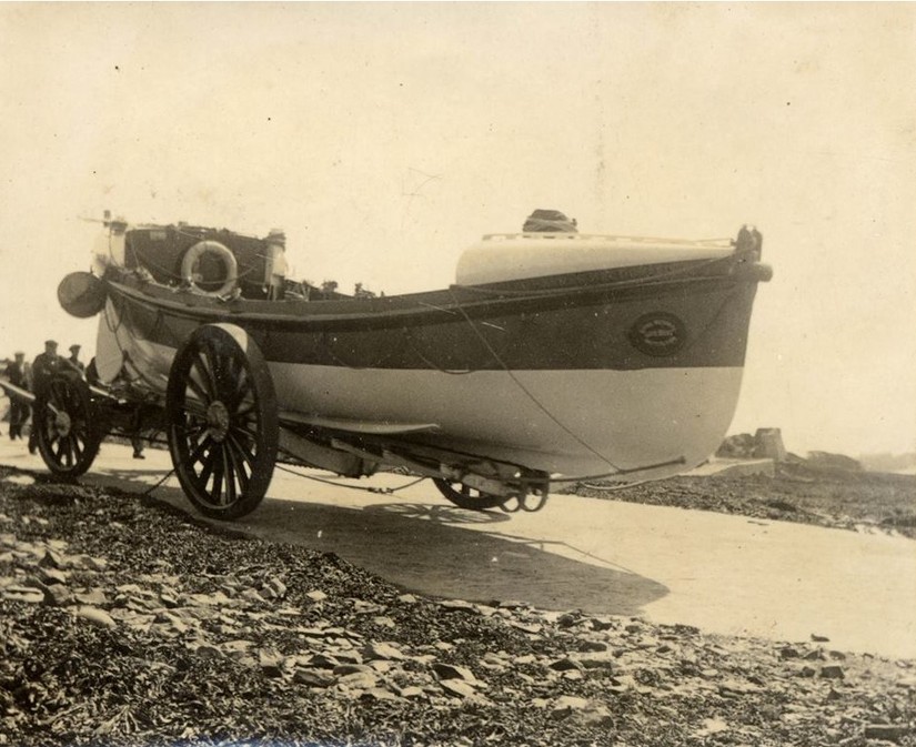 Launching the Appeldore lifeboat